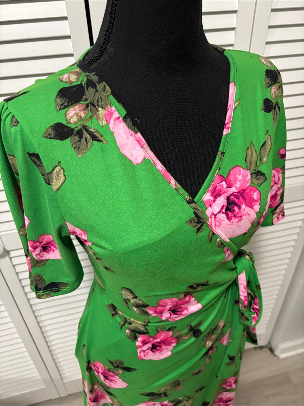 Acting Pro Green Wrap Midi Dress with Pink Rose Print
